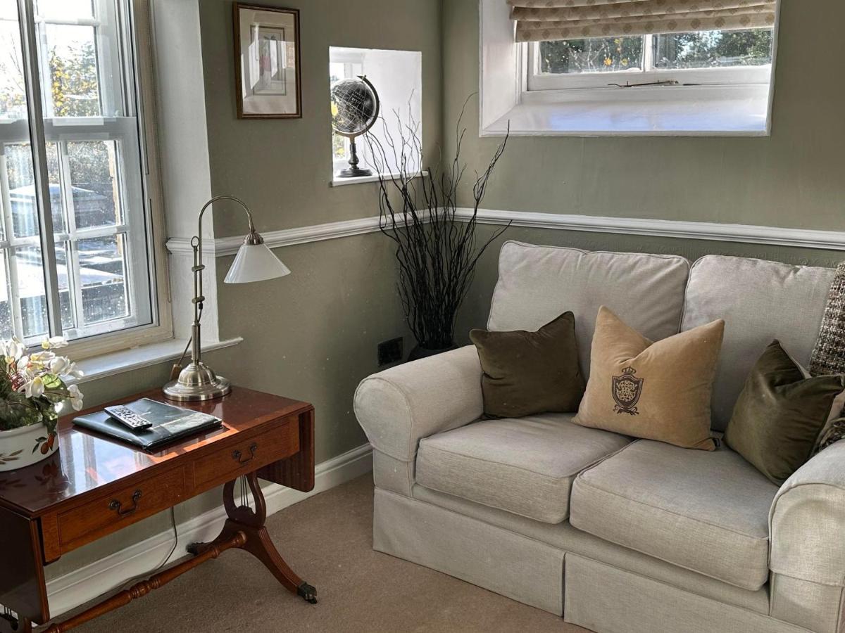 Burford Lodge Hotel - Adults Only Extérieur photo